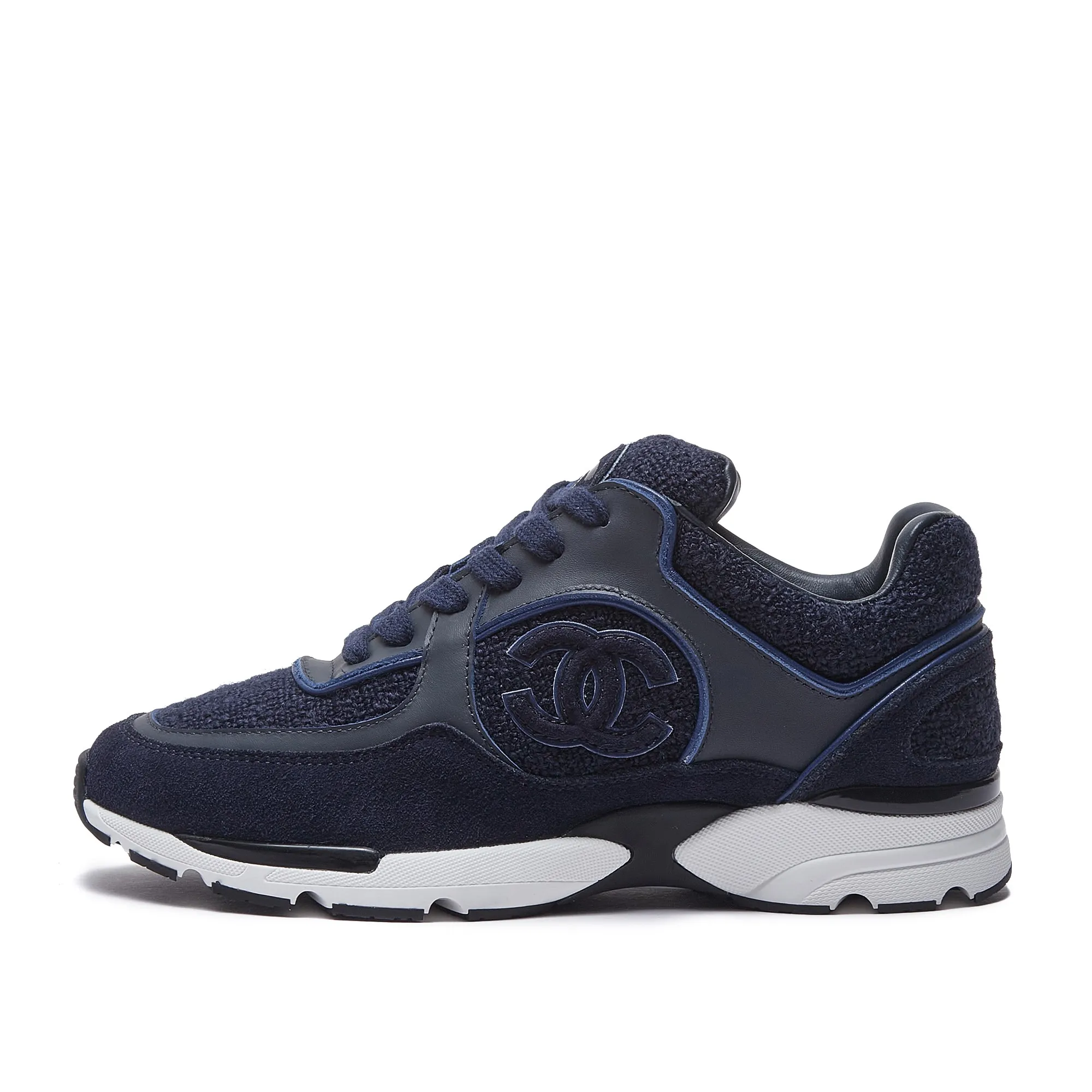 Men's shoes pP700! Chanel Chanel - 2024 counter top casual sneakers This classic design; the upper is embroidered with various techniques; the outsole is fashionable and sporty; the outsole is stylish and sporty; it incorporates a variety of color matching elements... The diversified mix and match is very good-looking and versatile, casual, fashionable, sports, and outdoor can be taken into account... ꫛꫀꪝ Go➫ Material: ❶Upper made of: original imported high silk cowhide suede + small fragrance fabric ❷Inner use: Original imported breathable sheepskin lining ❸ Outsole based on: Original TPU combination outsole Special counter boutique packaging complete set Women 35–41 Men 38-45